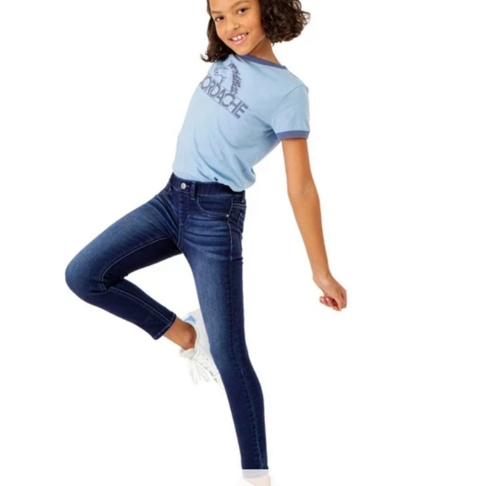 Jordache Skinny Jeans in Dark Wash, Size 6